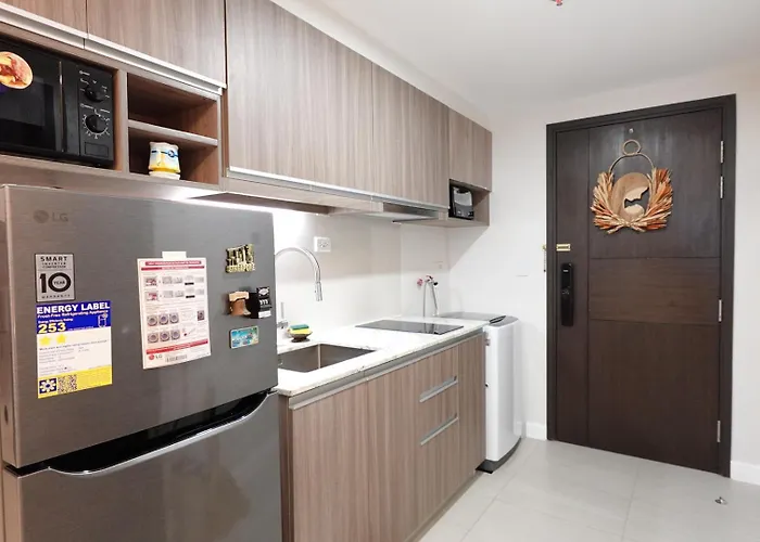 Apartahotel At Park Mckinley West Manila