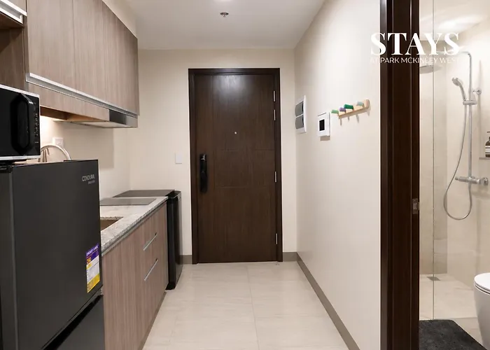 アパートホテル At Park Mckinley West A&b And C&d マニラ市